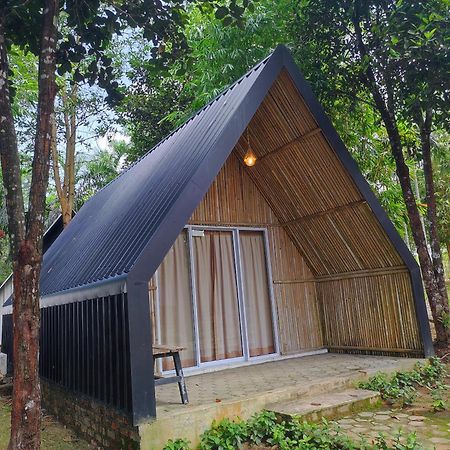 "D'Bamboo Kamp" Desa Wisata Ekang Лагой Екстериор снимка