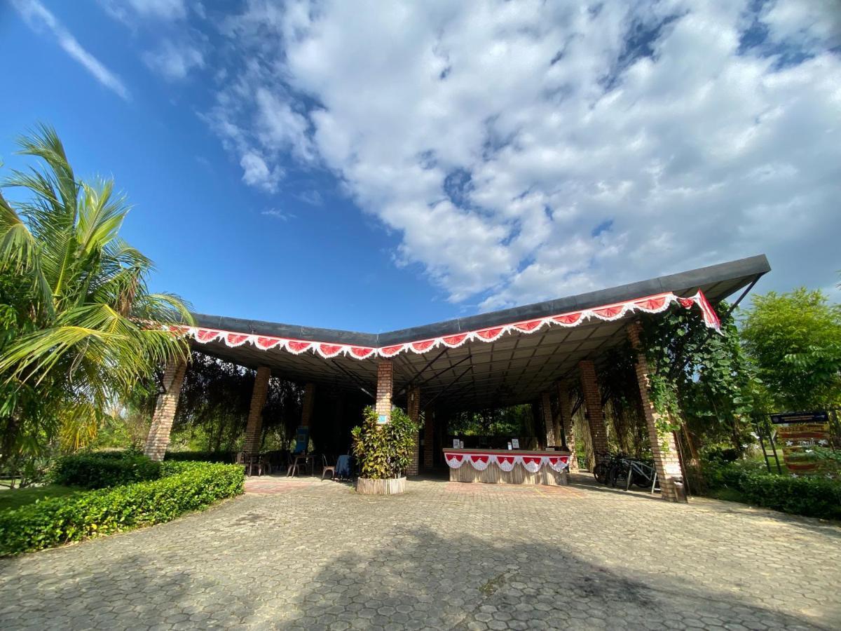 "D'Bamboo Kamp" Desa Wisata Ekang Лагой Екстериор снимка