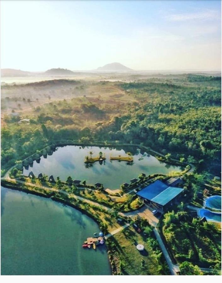 "D'Bamboo Kamp" Desa Wisata Ekang Лагой Екстериор снимка