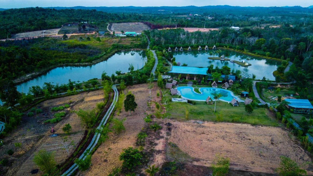 "D'Bamboo Kamp" Desa Wisata Ekang Лагой Екстериор снимка